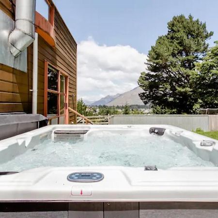 Hot Tub And Views Over Central Queenstown - Entire Holiday House Ngoại thất bức ảnh