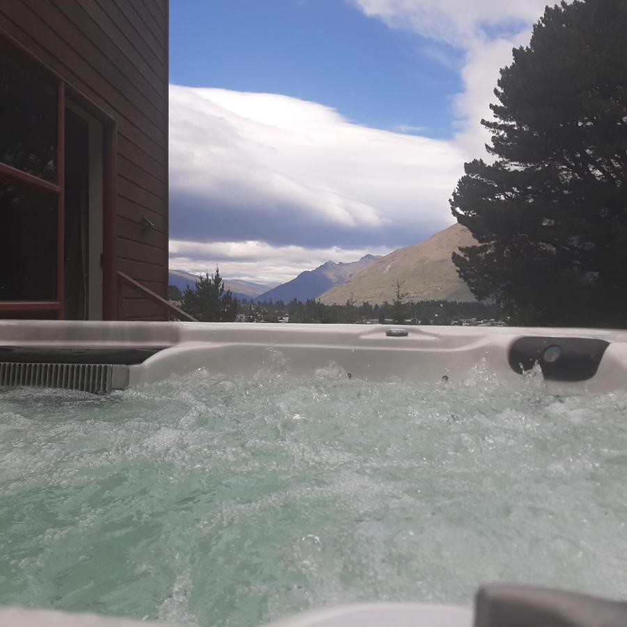 Hot Tub And Views Over Central Queenstown - Entire Holiday House Ngoại thất bức ảnh