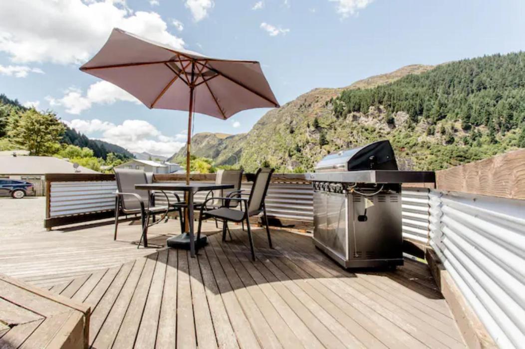 Hot Tub And Views Over Central Queenstown - Entire Holiday House Ngoại thất bức ảnh