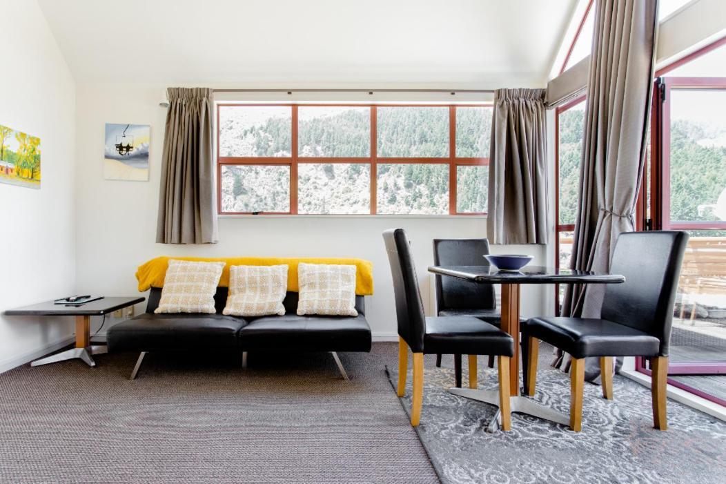 Hot Tub And Views Over Central Queenstown - Entire Holiday House Ngoại thất bức ảnh