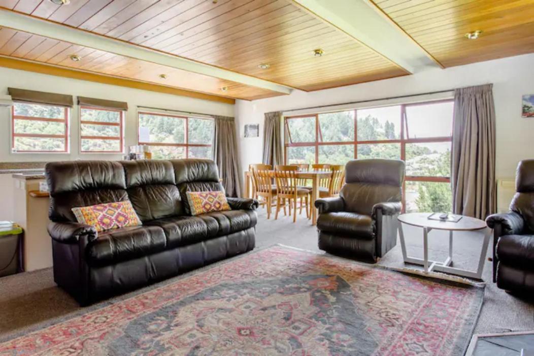 Hot Tub And Views Over Central Queenstown - Entire Holiday House Ngoại thất bức ảnh