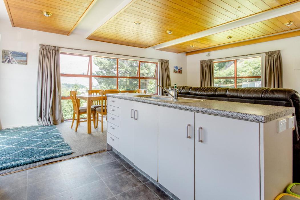 Hot Tub And Views Over Central Queenstown - Entire Holiday House Ngoại thất bức ảnh