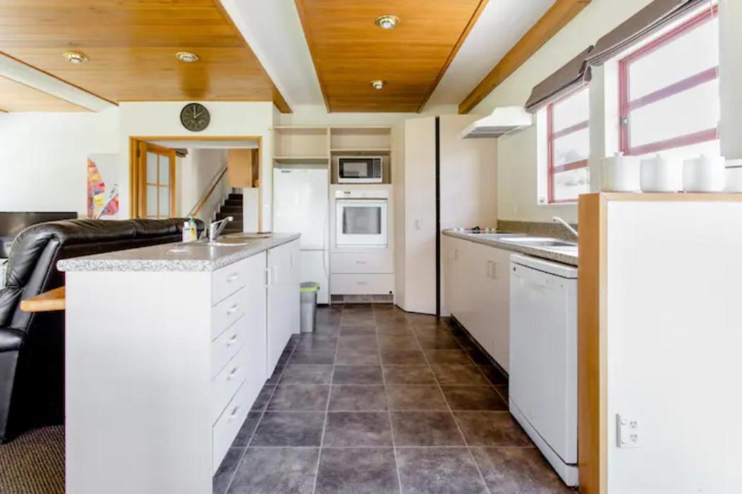 Hot Tub And Views Over Central Queenstown - Entire Holiday House Ngoại thất bức ảnh