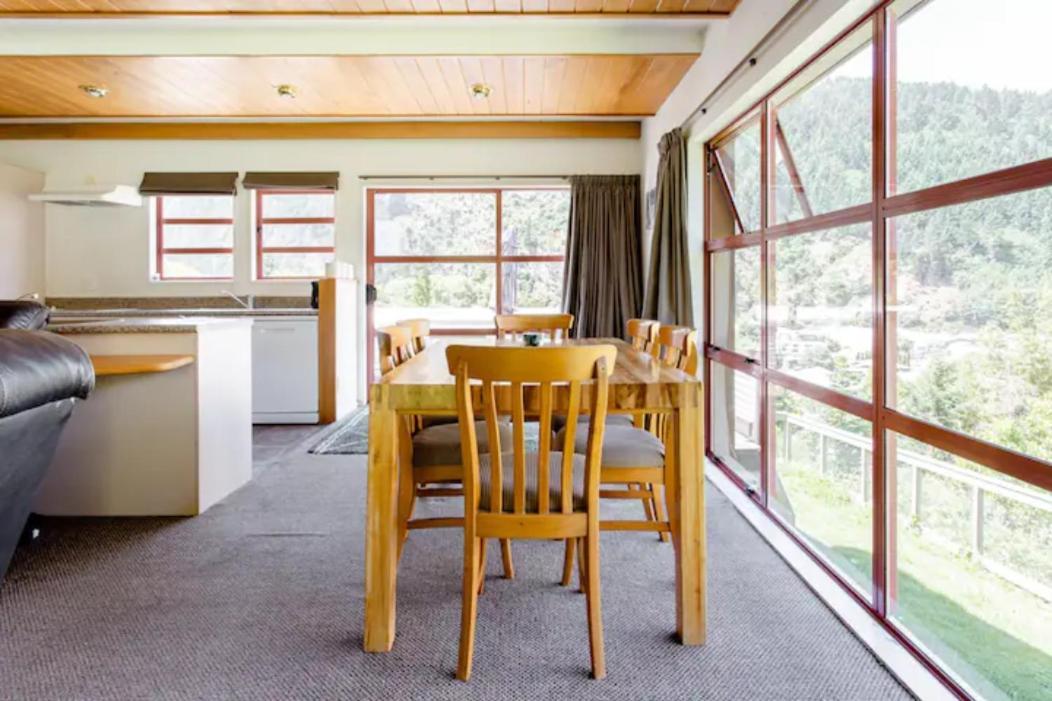 Hot Tub And Views Over Central Queenstown - Entire Holiday House Ngoại thất bức ảnh