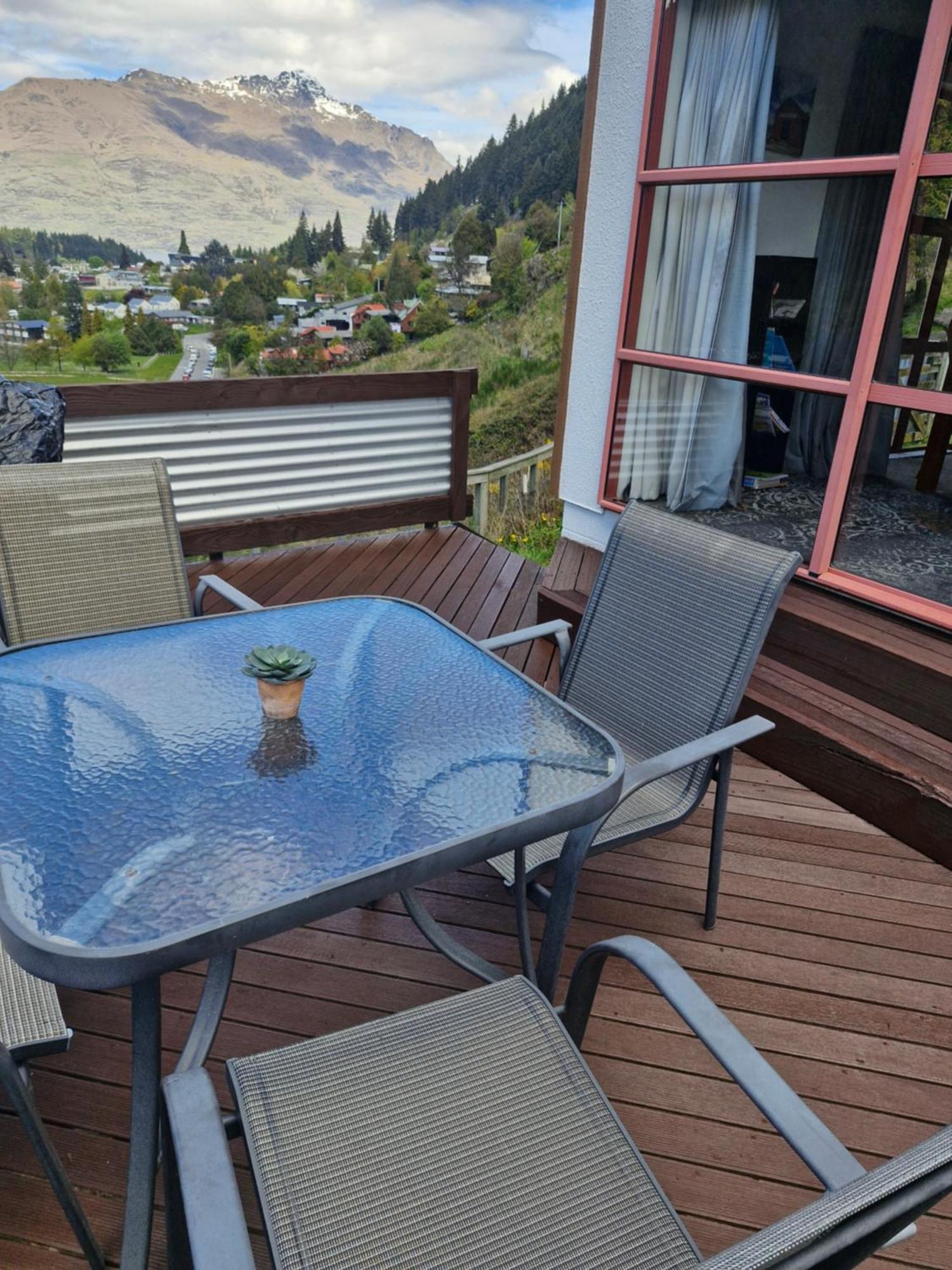 Hot Tub And Views Over Central Queenstown - Entire Holiday House Ngoại thất bức ảnh